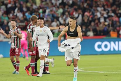 El festejo del delantero paraguayo Alex Arce tras marcar el gol del triunfo de Liga de Quito.