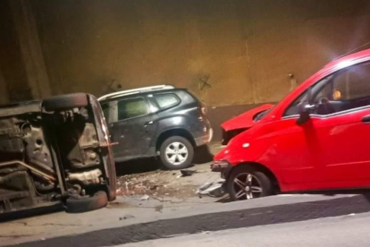 Tres autos están involucrados en el siniestro.