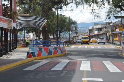 En el lugar se colocó señalización vial mediante urbanismo táctico a fin de pacificar el tráfico en la zona.