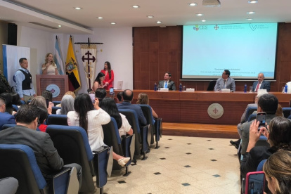 La primera dama de la Nación, Lavinia Valbonesi, intervino brevemente para destacar algunos objetivos del proyecto de prevención y fortalecimiento de la salud integral de las niñas en situación de vulnerabilidad.