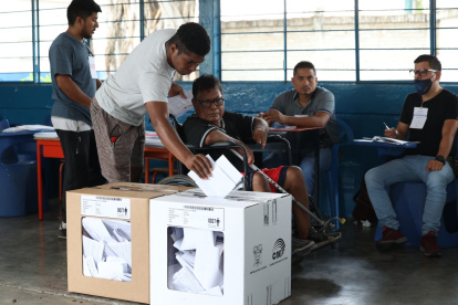 Los ecuatorianos participarán en la consulta popular de Daniel Noboa el próximo 21 de abril de 2024.