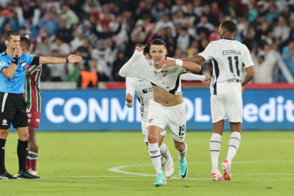 La celebración del delantero paraguayo Álex Arce tras marcar el tanto de la victoria de Liga de Quito sobre Fluminense.