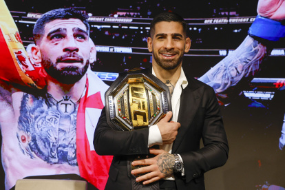 El luchador hispano georgiano Ilia Topuria, de 27 años, campeón del mundo de artes marciales mixtas de la UFC en peso pluma. Destronó al australiano Alexander Volkanovski.