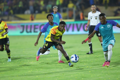 Deportivo Quito exigió a Barcelona en la Noche Amarilla.
