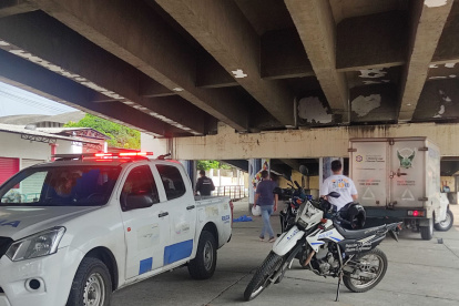 Policías llegaron al lugar para recabar indicios, en Guayaquil.