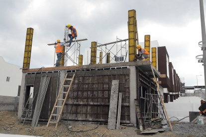 Gastos. Más del 50 % del presupuesto para elevar la casa se va en los materiales de construcción.
