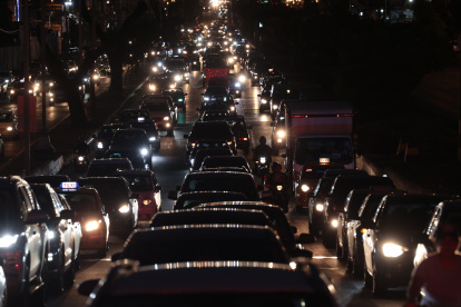 1. Congestión. Principales avenidas como la Francisco de Orellana, De Las Américas, vía a Daule, continúan soportando intenso tránsito vehicular.