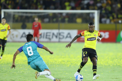 Noche Amarilla en Quito Barcelona presento su plantilla 2024 que juegara Liga Pro losaficionados llegaron al estadio Olimpico Atahualpa para apoyar al idolo del Ecuador.  Quito 24 de Febrero de 2024 Agencia(ag-extra ag-expreso-ag-quito) Gustavo Guaman
