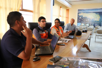 Acción. En las islas se determinan trabajos ante un posible tsunami.