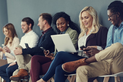 Los universitarios son aquellos que más buscan empleos con estos horarios.