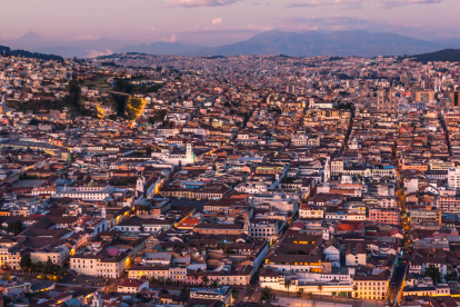 Quito es una de las ciudades donde rige el toque de queda.