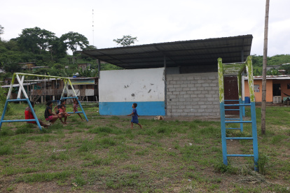 Asistencia. Debido a la lejanía de la comuna con la escuela, la deserción escolar es un problema constante.