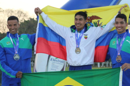 Segundo Jami (c) se coronó campeón panamericano de Cross Country en la prueba realizada en El Salvador.