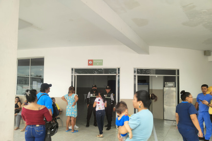 Las atenciones médicas han aumentado en Chone tras las inundaciones y las aguas acumuladas alrededor de las casas.