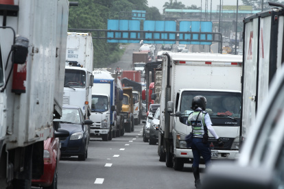 EL ESMERLADEÑO PABLO CORTEZ DE 37 AÑOS FALLECIO EN ACCIDENTE DE MOTO
accidente en moto en la perimetral ENTRADA AL VIADUCTO DE LA PROSPERINA 8 MARZO del 2018 GERARDO MENOSCAL Agencia (ag-expreso)