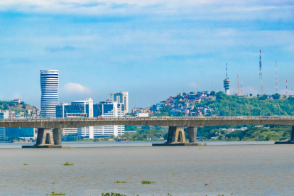 Guayaquil es una de las ciudades donde rige el toque de queda.