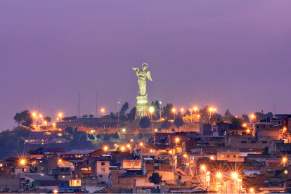 Quito es una de las ciudades donde rige el toque de queda.