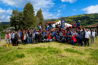 Campo.- Un grupo de agricultores que se dedican a cultivar la cebada maltera.