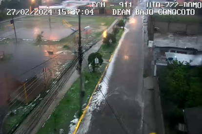 La granizada que se registró en Quito hizo que el hielo se acumule en vías, terrenos y vehículos.