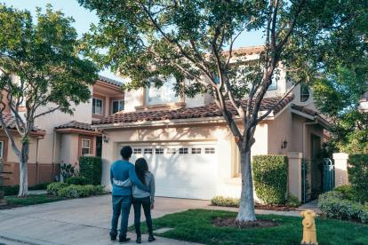 Venta. En distintos sectores del Puerto Principal se puede observar letreros de venta de bienes inmuebles.