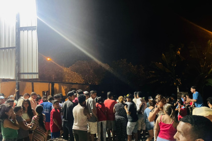 Acto. Los moradores se acercaron al lugar de los hechos. Eduardo vio a su padre un rato antes del asesinato.