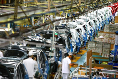 Automotriz.- Una planta de fabricación de carros.