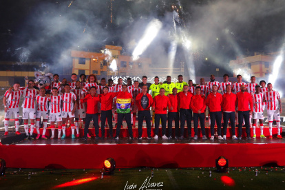 La plantilla de Técnico Universitario fue presentada en el estadio Bellavista de Ambato
