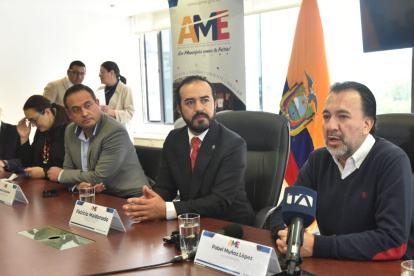 Patricio Maldonado, presidente de la AME, se reunió con Pabel Muñoz.