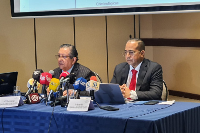 La defensa de Bibian Hernández durante la rueda de prensa.