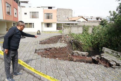 El río destruyó el muro y parte del estacionamiento del Conjunto. Se espera que en esta zona se construya un muro de escollera para evitar emergencias.