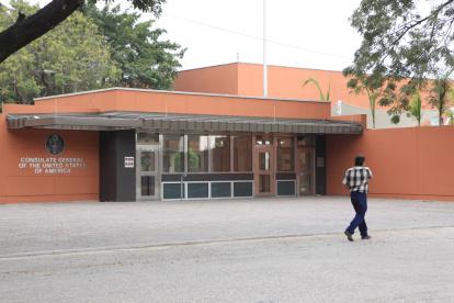 Panorama. La sede del consulado de Estados Unidos donde atienden las solicitudes de forma presencial.