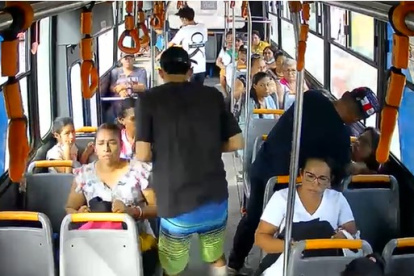 Atraco. El asalto quedó registrado en videos que se viralizaron en redes.