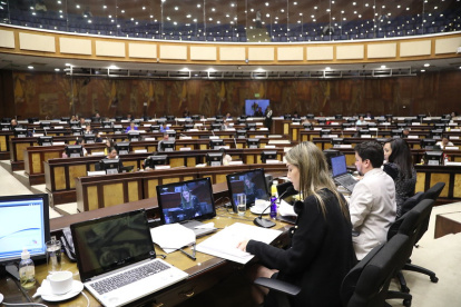 La lectura del informe para el juicio político contra Fausto Murillo y José Morillo tomó cuatro horas. Algunos asambleístas se ausentaron.