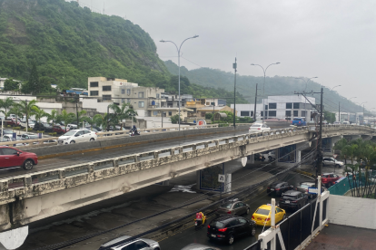 Las lluvias generan atascos en el tráfico