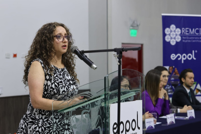 Claudia Segovia, de la Red Ecuatoriana de Mujeres Científicas (Remci), durante la presenntación  del proyecto n