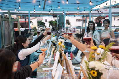 3 a cuatro horas duran en promedio las sesiones. Acuden grupos de amigos y parejas.