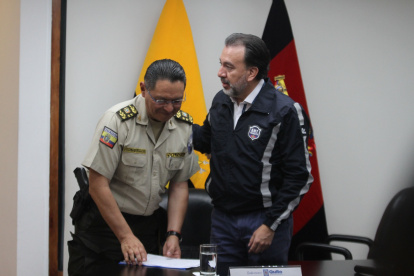 Tras el incidente, Wilson Pavón, comandante de la Zona 9 de la Policía, y Pabel Muñoz, alcalde de Quito, ofrecieron una rueda de prensa.