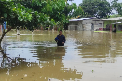 Parroquias rurales y recintos de Babahoyo, capital de Los Ríos están anegados por días o se han vuelto a inundar.