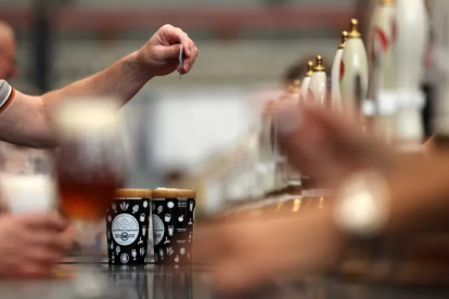 El alcohol es también la primera causa de cirrosis y de trasplante hepático