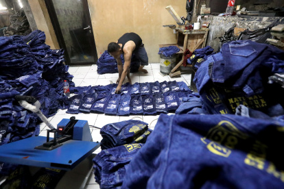 Los métodos que presenta podrían reducir el impacto ambiental del teñido de vaqueros azules hasta en el 92 %