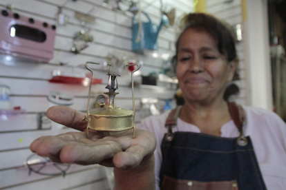 Su padre solía reparar el reverbero.