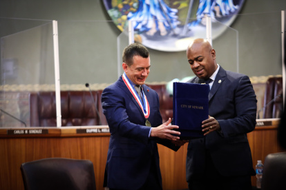 El presidente de Ecuador recibió las llaves de Newark y Clifton en EE.UU.