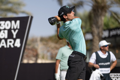 Joaquín Niemann brilló y pasó al frente del LIV Golf de Jeddah en la penúltima jornada