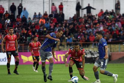Deportivo Cuenca vs. Emelec: El Bombillo iguala ante los morlacos en el primer tiempo de la fecha 1