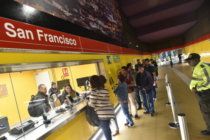 La presencia policial y los controles constantes han permitido identificar personas sospechosas en el Metro de Quito