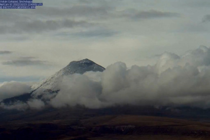 Por la quebrada de Agualongo es por donde descienden los lahares secundarios del volcán.
