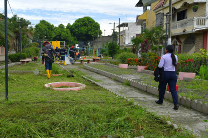 Efecto. Tras la mejora, los residentes volvieron a los parques.Efecto. Tras la mejora, los residentes volvieron a los parques.