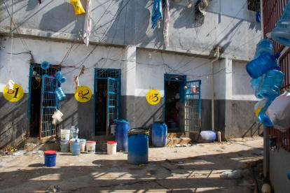 AME5001. PUERTO PRÍNCIPE (HAITÍ), 03/03/2024.- Fotografía del interior de la Penitenciaria Nacional luego del ataque por parte de bandas armadas, este domingo en Puerto Príncipe (Haití). Al menos una decena de personas murió tras el ataque anoche a la prisión civil de Puerto Príncipe por parte de bandas armadas, que habrían liberado a numerosos delincuentes importantes durante su asalto al presidio. EFE/ Siffroy Clarens