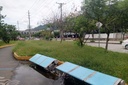 Estado. Así se encuentra una de las bancas.