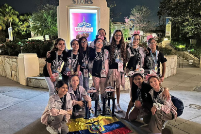 Una de las delegaciones de Ático Danza tras la competencia.